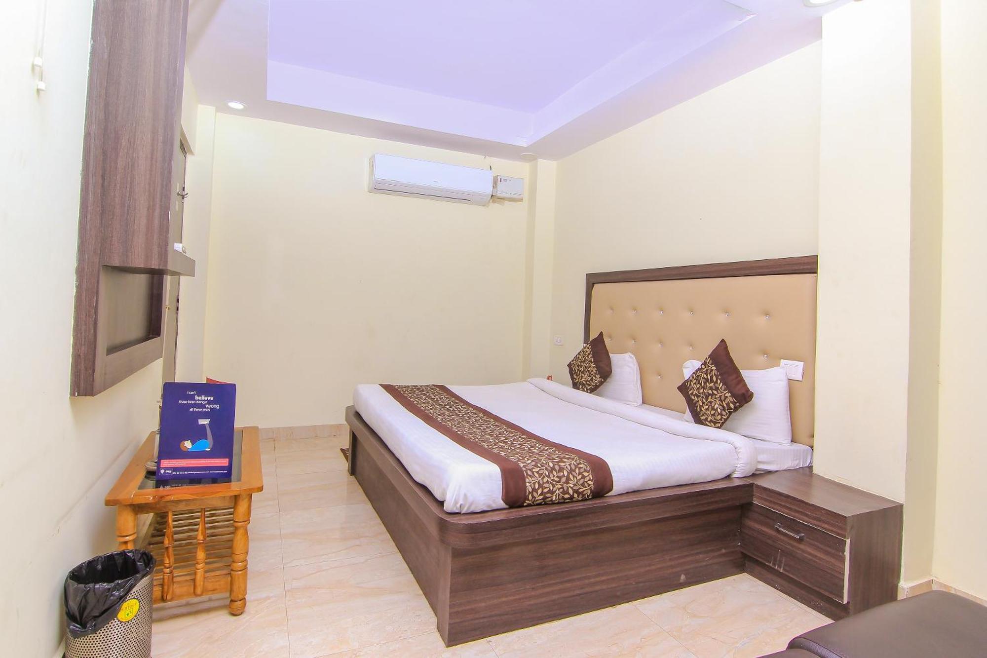 Oyo Flagship Hotel Cz Near Phoenix United Лакнау Екстериор снимка
