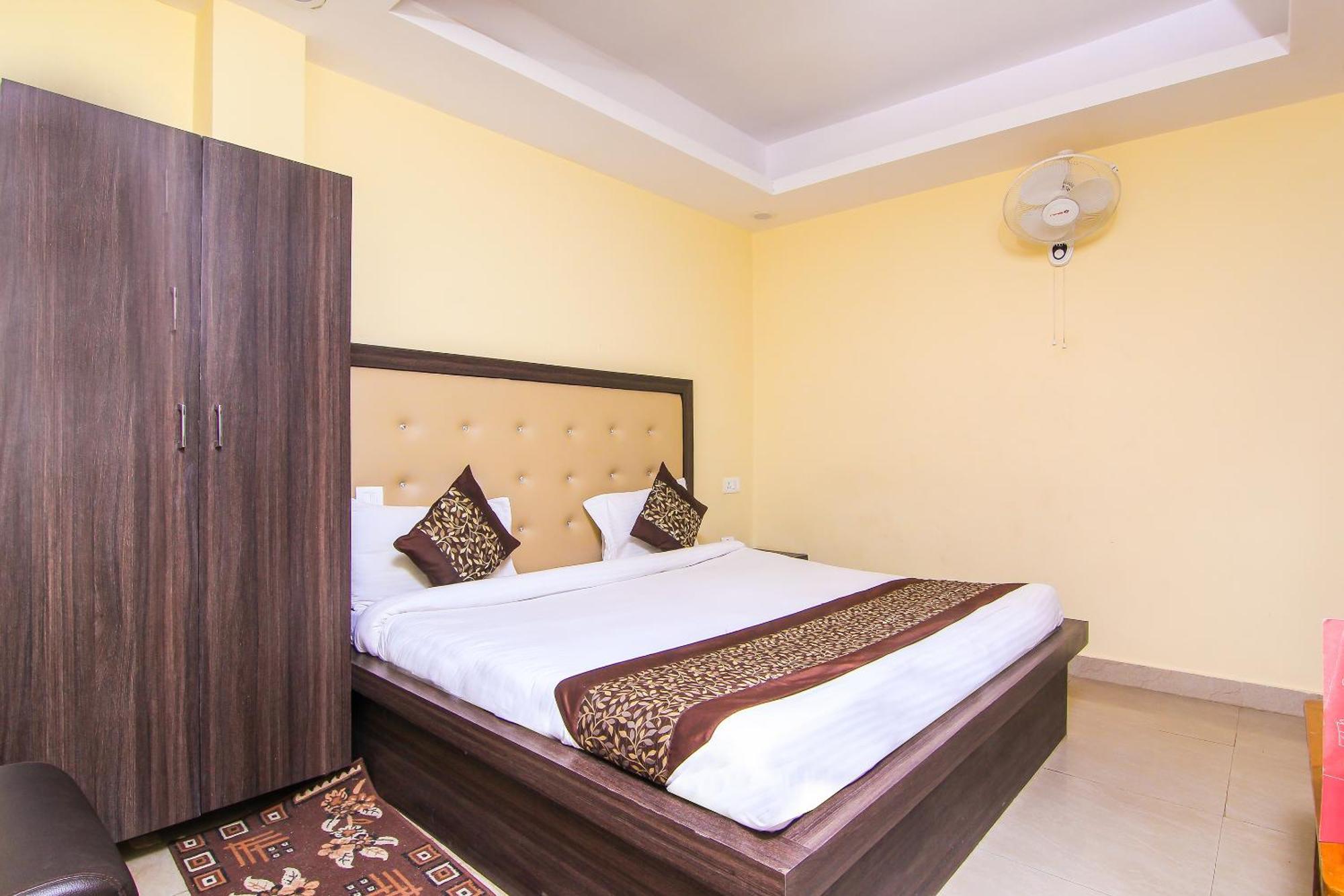 Oyo Flagship Hotel Cz Near Phoenix United Лакнау Екстериор снимка