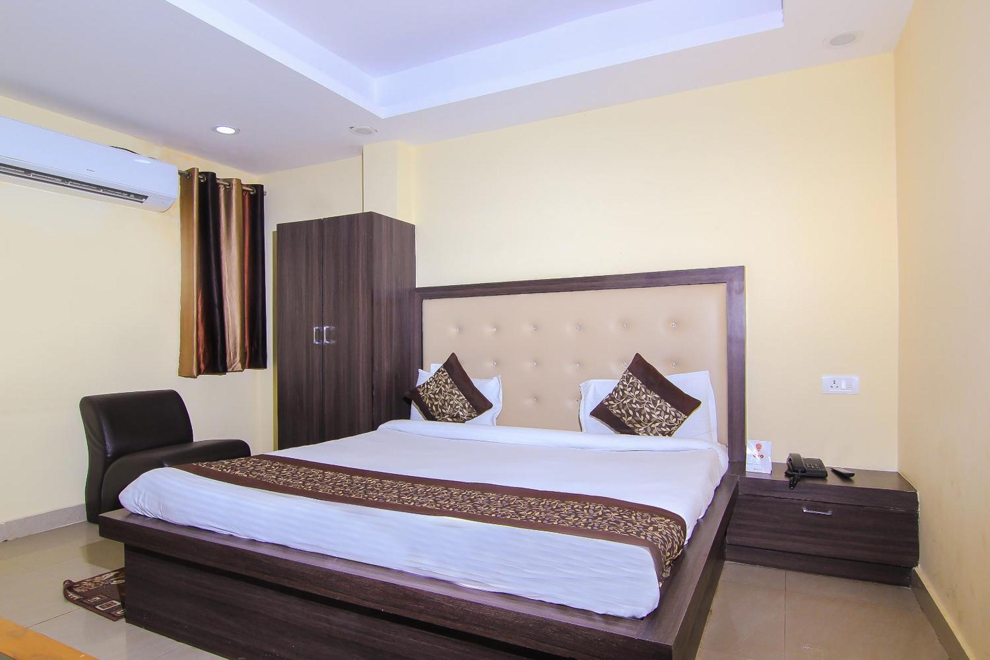 Oyo Flagship Hotel Cz Near Phoenix United Лакнау Екстериор снимка