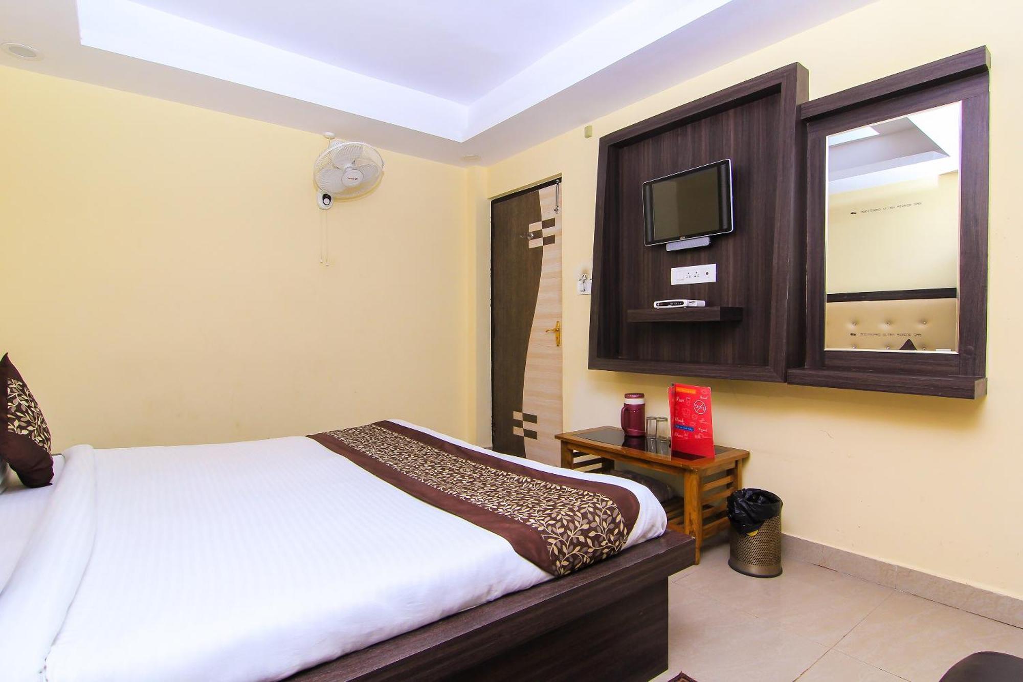 Oyo Flagship Hotel Cz Near Phoenix United Лакнау Екстериор снимка