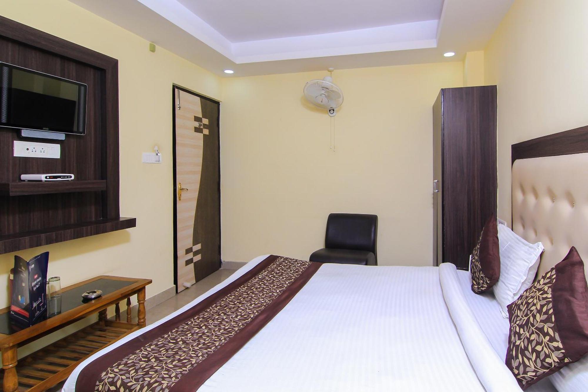 Oyo Flagship Hotel Cz Near Phoenix United Лакнау Екстериор снимка